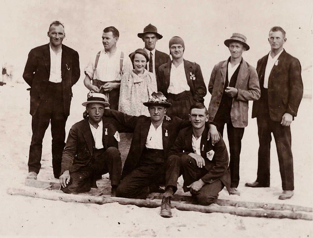 Gruppenfoto der brüttemer Schützen anlässlich des Eidg. Schützenfestes in Belinzona im Jahr 1929.